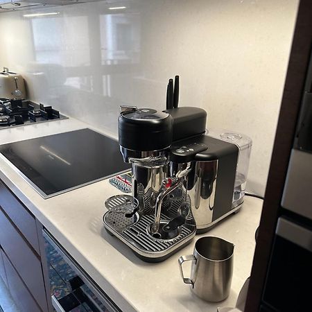 Private 1 Bed Accom With Bathroom In A 3 Bed Apartment - Melb Cbd, Regency Towers - Free Parking, Wifi And Pool Melbourne City Exterior foto