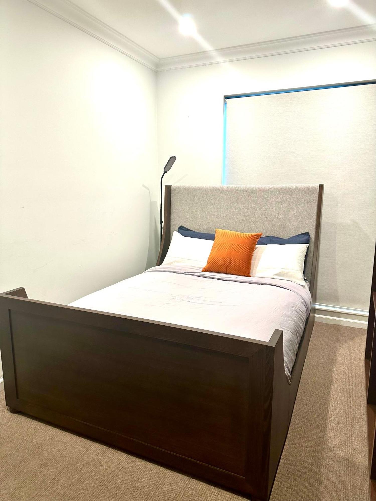 Private 1 Bed Accom With Bathroom In A 3 Bed Apartment - Melb Cbd, Regency Towers - Free Parking, Wifi And Pool Melbourne City Exterior foto